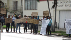 Protesta frente a la Fiscalía por los tres que se acercaron al Papa