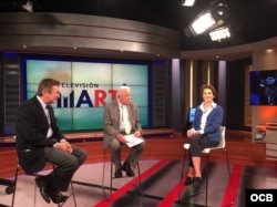 Carlos Berzaín (izq.), conductor del programa "Libertad y Democracia"; Tomás Regalado (centro), Director de Radio Televisión Martí y la escritora Laurence Debray.