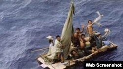 Grupo de balseros cubanos frente a las costas de Panamá. Archivo.