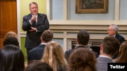 Mike Pompeo durante su visita este lunes a la Universidad de Louisville, Kentucky.