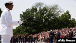 Obama en el cementerio de Arlington