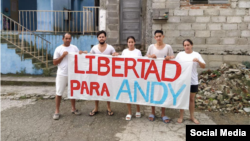 Una familia en Santa Clara exigió la libertad de Andy García Lorenzo, condenado a 7 años de prisión por salir a manifestarse el 11J.