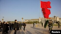 Miguel Díaz-Canel en una ceremonia en el Monumento a los Héroes del Pueblo, en la Plaza Tiananmen, en Beijing, China. (Alejandro Azcuy/Courtesy of Cuban Presidency/Handout via Reuters)