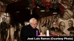 Padre Santiago Matheu, en la Ermita de la Caridad del Cobre, Miami, Florida.