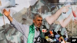 Yahya Sinwar habla durante una manifestación en Khan Younis, en el sur de la Franja de Gaza, el 21 de octubre de 2011. (Foto AP/Hatem Moussa, Archivo)