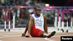 Dayron Robles tras fracasar en una de las carreras en los Juegos Olímpicos de Londres 2012. 