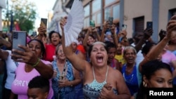 Creyentes cubanos participan en una procesión el 7 de septiembre de 2023. REUTERS/Alexandre Meneghini