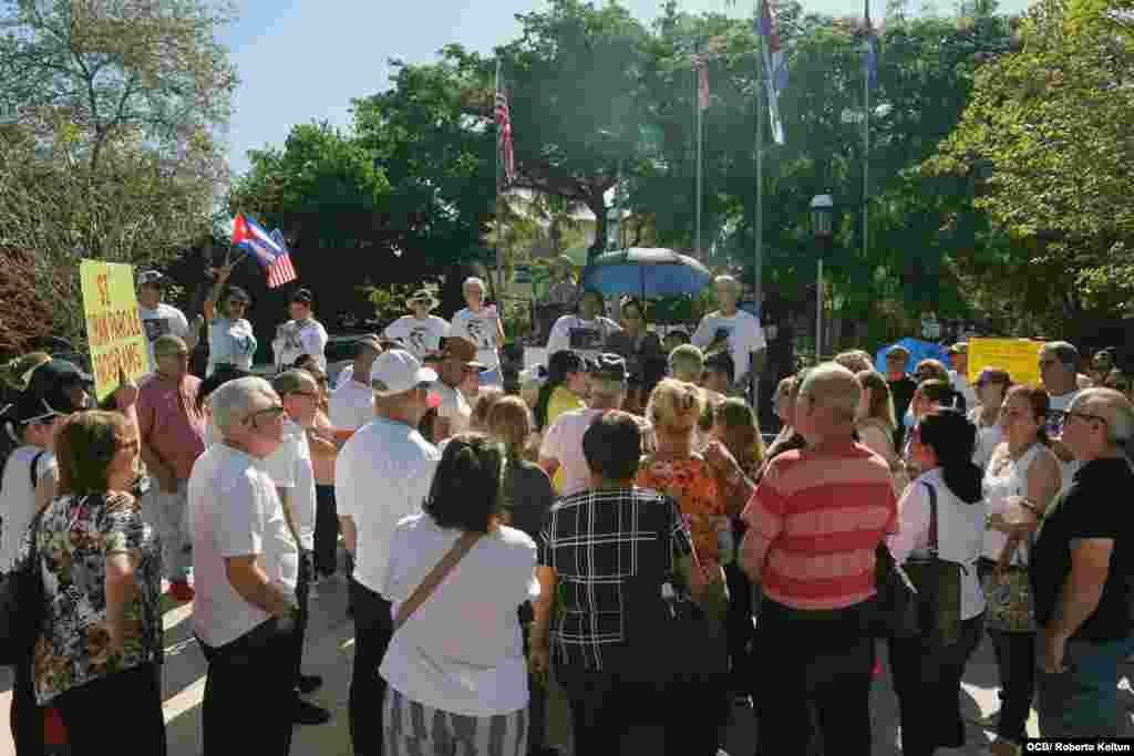 Cubanos exiliados reclaman derechos de reunificaci&#243;n familiar