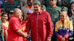 Nicolás Maduro y Diosdado Cabello durante un acto político en Caracas, el 13 de abril de 2023. AP/ Jesús Vargas