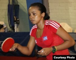 La tenista de mesa cubana Sandra Mustelier durante un entrenamiento en El Salvador.