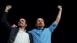 Garzón junto al líder de "Unidas Podemos" y actual vicepresidente del nuevo gobierno, Pablo Iglesias, en un acto de campaña en Torremolinos en noviembre de 2018 (Foto: Jorge Guerrero/AFP).