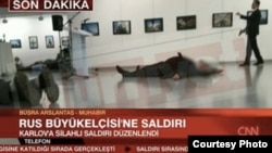 Foto del atentado al embajador ruso en Turquía.