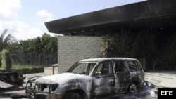 Vista de los restos carbonizados de un edificio del consulado estadounidense en Bengasi (Libia). Archivo.