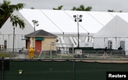 Vista general del refugio temporal de Homestead para niños no acompañados, el refugio más grande de la administración Trump para niños migrantes, en Homestead, Florida