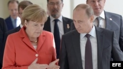 El presidente de Rusia, Vladimir Putin, y la canciller de Alemania, Angela Merkel.