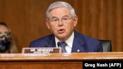 El senador cubanoamericano Bob Menéndez es el latino de más alto rango en el Congreso de EEUU. (Greg Nash / POOL / AFP)