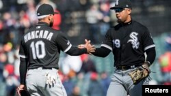 Yoan Moncada y José Abreu. (Ken Blaze-USA TODAY Sports)