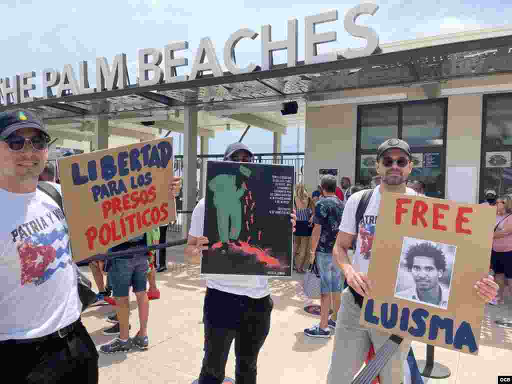 Carteles en favor de Luis Manuel Otero Alc&#225;ntara