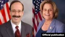 Los congresistas Ileana Ros-Lehtinen (R-FL) (der) y Eliot Engel (D-NY).