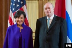 Penny Pritzker y Rodrigo Malmierca.