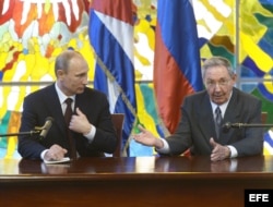 Raúl Castro y Vladimir Putin en La Habana, Cuba.