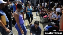 La situación de los migrantes cubanos concentrados en la frontera sur de Costa Rica se tornó caótica en los últimos días. (Foto cortesía de La Nación/Alonso Tenorio)