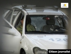 Lízaro Yuri Valle cpta imágenes de la vigilancia frente a su casa desde el jueves 18 de agosto