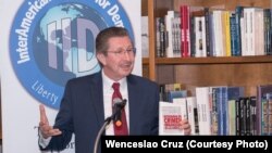 Carlos Sánchez Berzaín presenta su libro "Dictaduras de crímen organizado en las Américas" en Miami. 