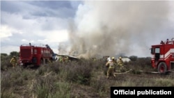 Rescatistas trabajan en la escena del accidente. (Protección Civil de Durango)