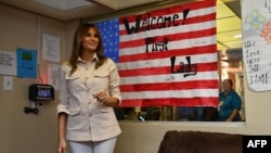 La primera dama Melania Trump visita el centro para niños inmigrantes en McAllen, Texas, Upbring New Hope.