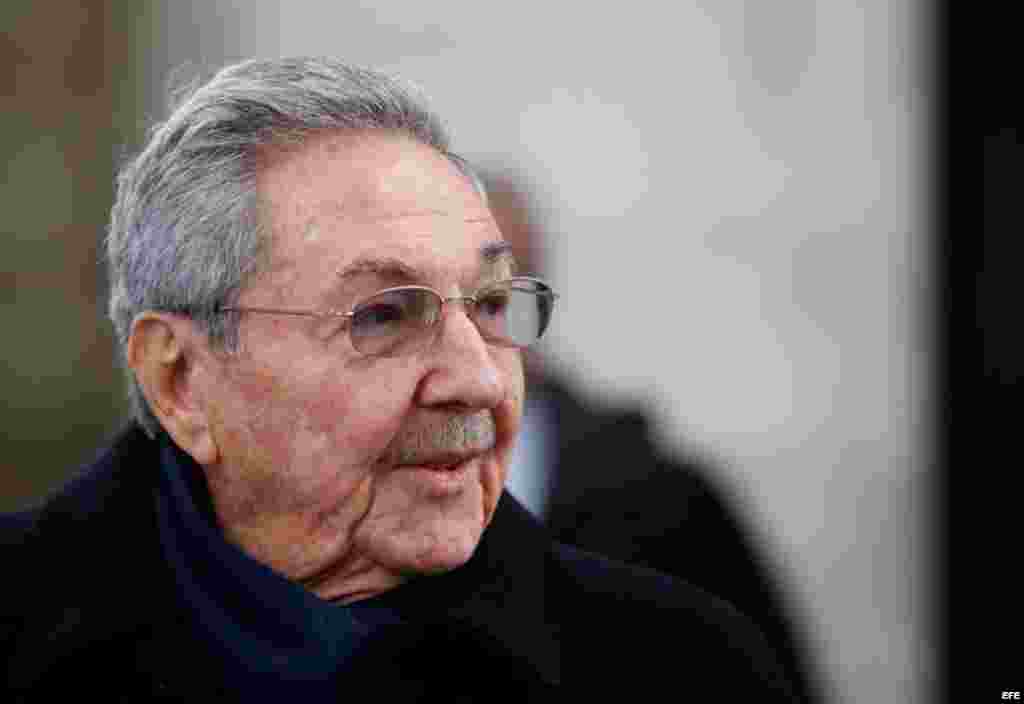 Raúl Castro durante su visita a Francia.