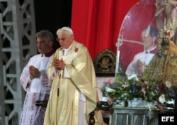 Benedicto XVI durante la misa en Santiago de Cuba