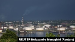 Vista de la refinería Ñico López, en La Habana. (REUTERS/Alexandre Meneghini/Archivo)