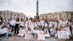 Mujeres protestando en Minsk