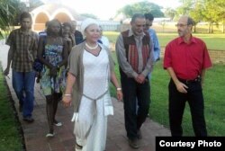 La senadora colombiana Piedad Córdoba visita el Instituto Superior y la Escuela Nacional de Arte de Cuba en 2012.