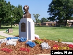 Busto de José Martí que ayudó a recuperar Luis David Fuentes en Louisville, Kentucky.