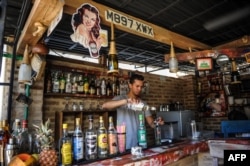 Un bar privado en La Habana.