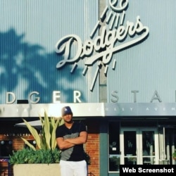 Yulieski en el Dodger Stadium.