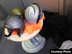 Cascos necesarios para la prensa en su trabajo en Kiev.