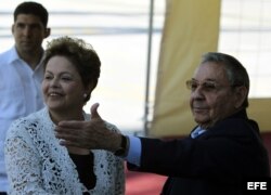 Raúl Castro (d), y Dilma Rousseff (i), inauguraron el 27 de enero de 2014 el puerto del Mariel.