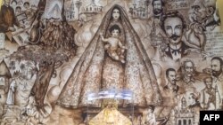 Mural dedicado a la Virgen de la Caridad del Cobre, en la Ermita que lleva su nombre, en Miami. (Gaston De Cardenas/AFP/Archivo)