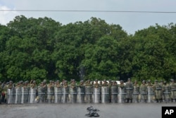 La guardia Nacional de México dispuesta a frenar la caravana de migrantes. AP Photo/Isabel Mateos