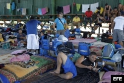 Cubanos en albergues ubicados en el pueblo de La Cruz, Guanacaste, Costa Rica.