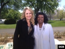 Karen Caballero junto a Berta Soler