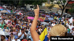 Lilian Tintori afirma que seguirá en las calles