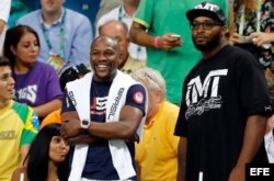 Floyd Mayweather (i) asistió a los Juegos Olímpicos Río 2016.