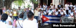 Activistas acompañan a Damas de Blanco en marchas dominicales.