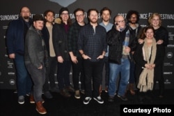 Juan Camilo Cruz (3ro der) con el equipo de realización de City of Ghosts en el Festival Sundance