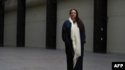 Tania Bruguera en el Turbine Hall del Tate Modern en Londres.