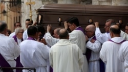 Feligreses dan último adiós al líder de la Iglesia Católica cubana